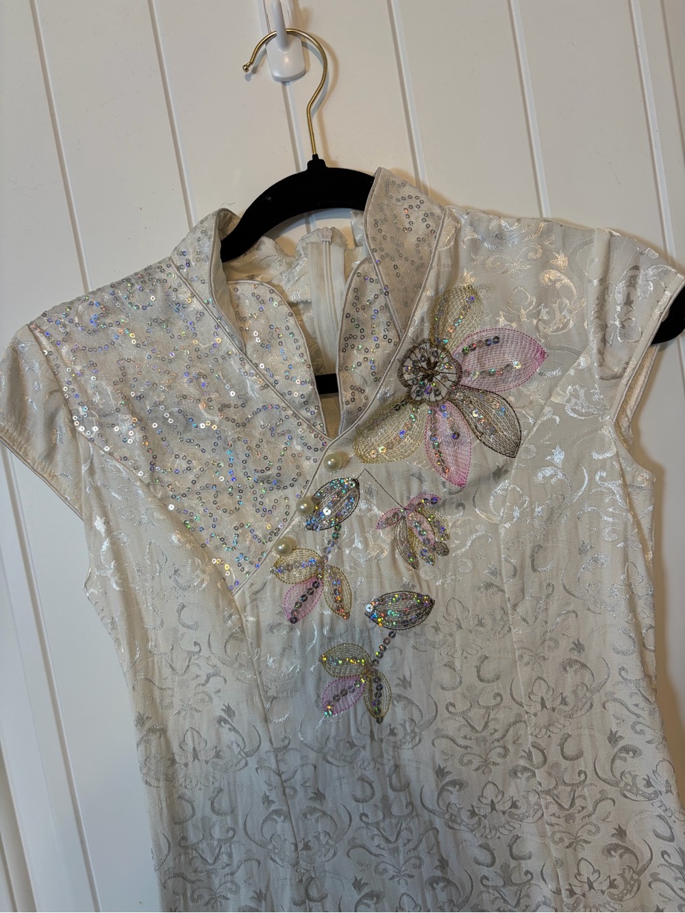 Ivory Lace Midi Cheongsam Dress with Floral Embroidery - Picture 3 of 4